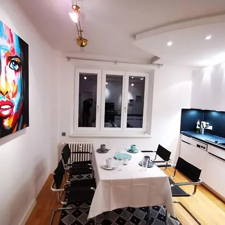 Charmante Zentrumswohnung Mit Balkon Und 80 Zoll Tv Klagenfurt am Woerthersee Exterior photo