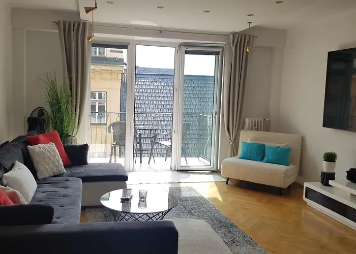 Charmante Zentrumswohnung Mit Balkon Und 80 Zoll Tv