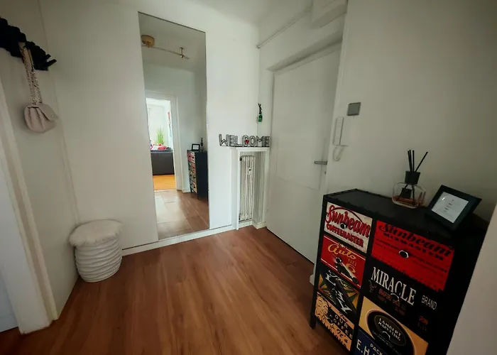 Charmante Zentrumswohnung Mit Balkon Und 80 Zoll Tv