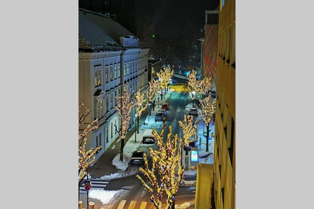 Charmante Zentrumswohnung Mit Balkon Und 80 Zoll Tv *