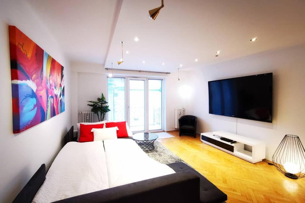 Apartment Charmante Zentrumswohnung Mit Balkon Und 80 Zoll Tv Klagenfurt am Woerthersee