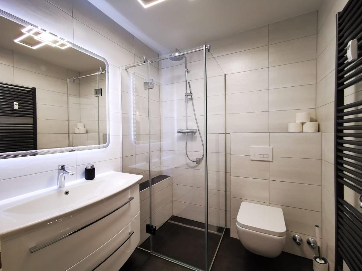 Charmante Zentrumswohnung Mit Balkon Und 80 Zoll Tv *