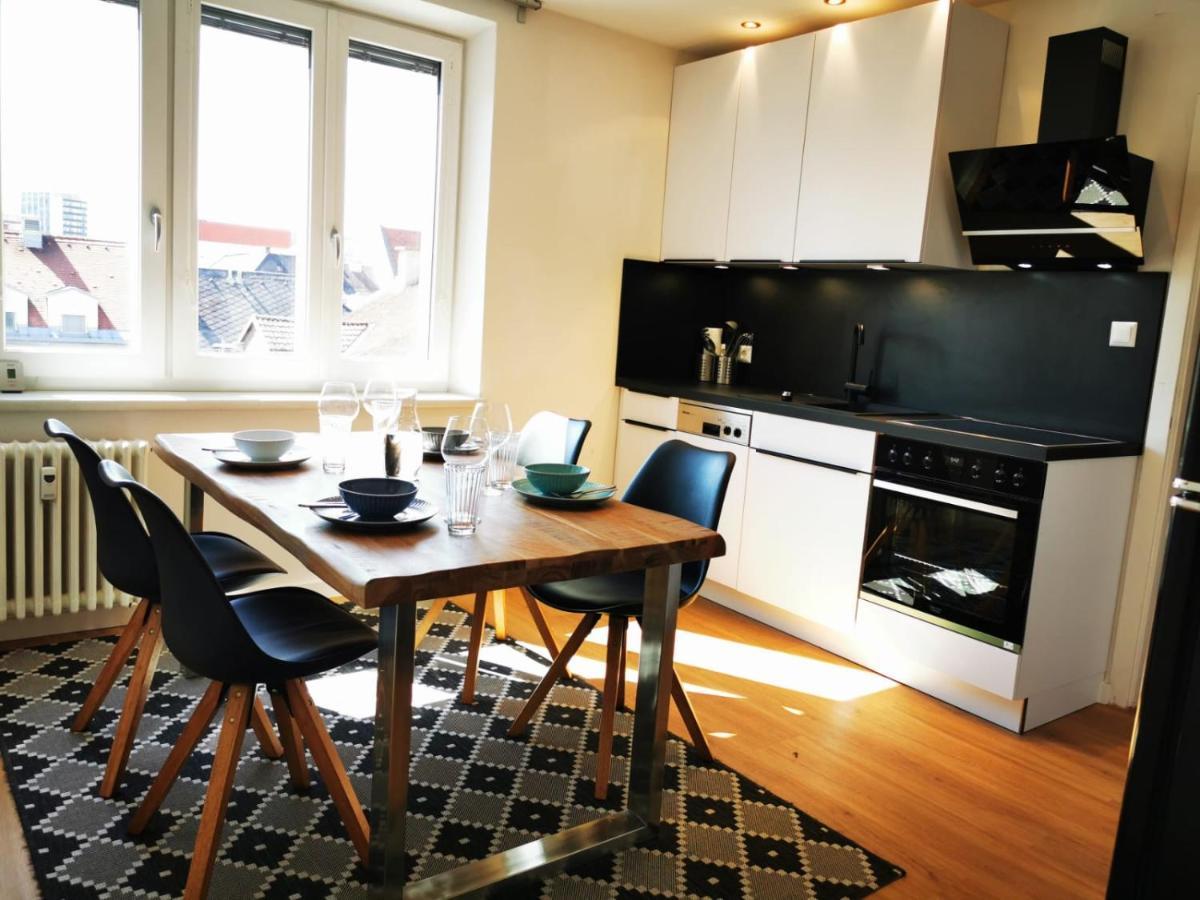 Charmante Zentrumswohnung Mit Balkon Und 80 Zoll Tv Apartment *