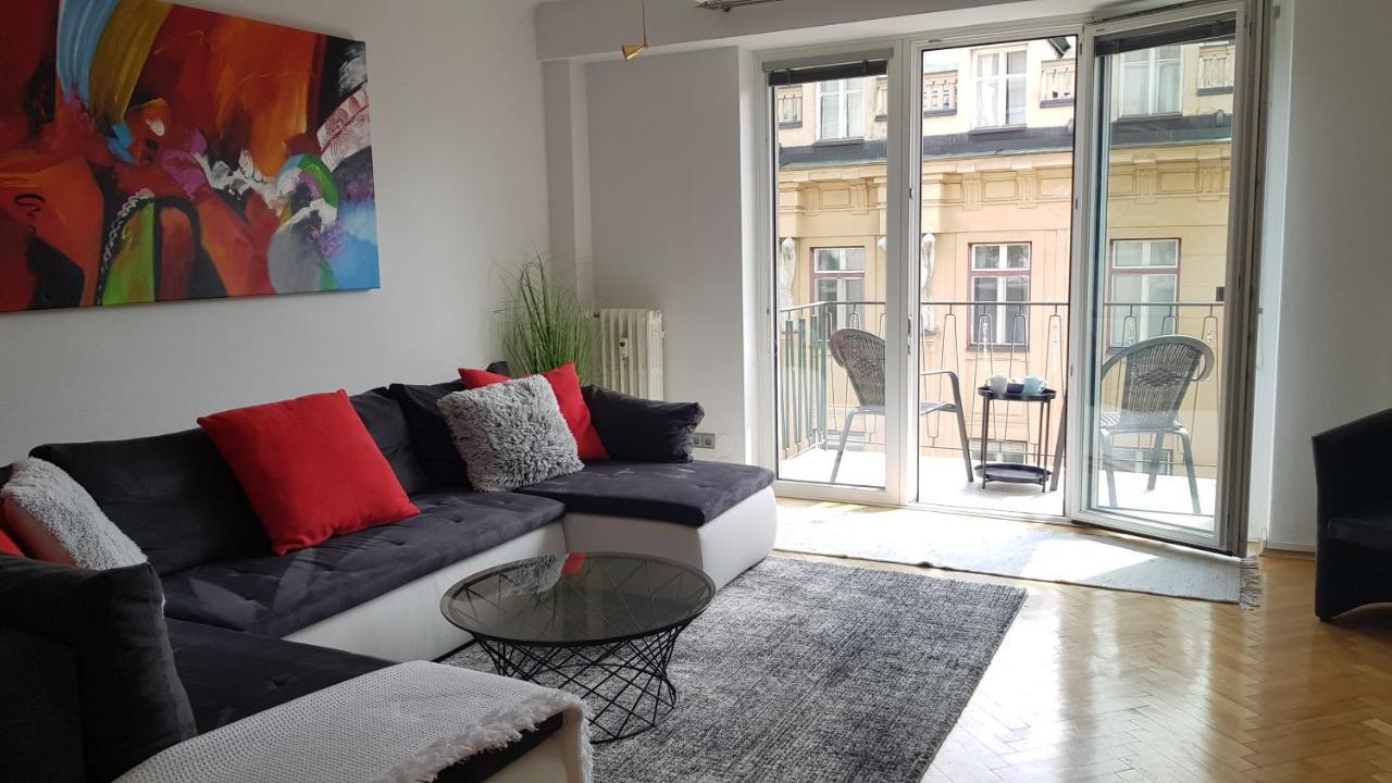 Charmante Zentrumswohnung Mit Balkon Und 80 Zoll Tv *