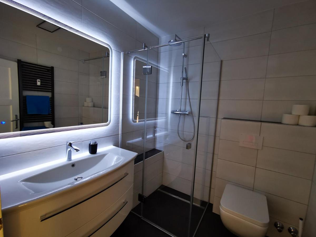 Charmante Zentrumswohnung Mit Balkon Und 80 Zoll Tv Apartment *