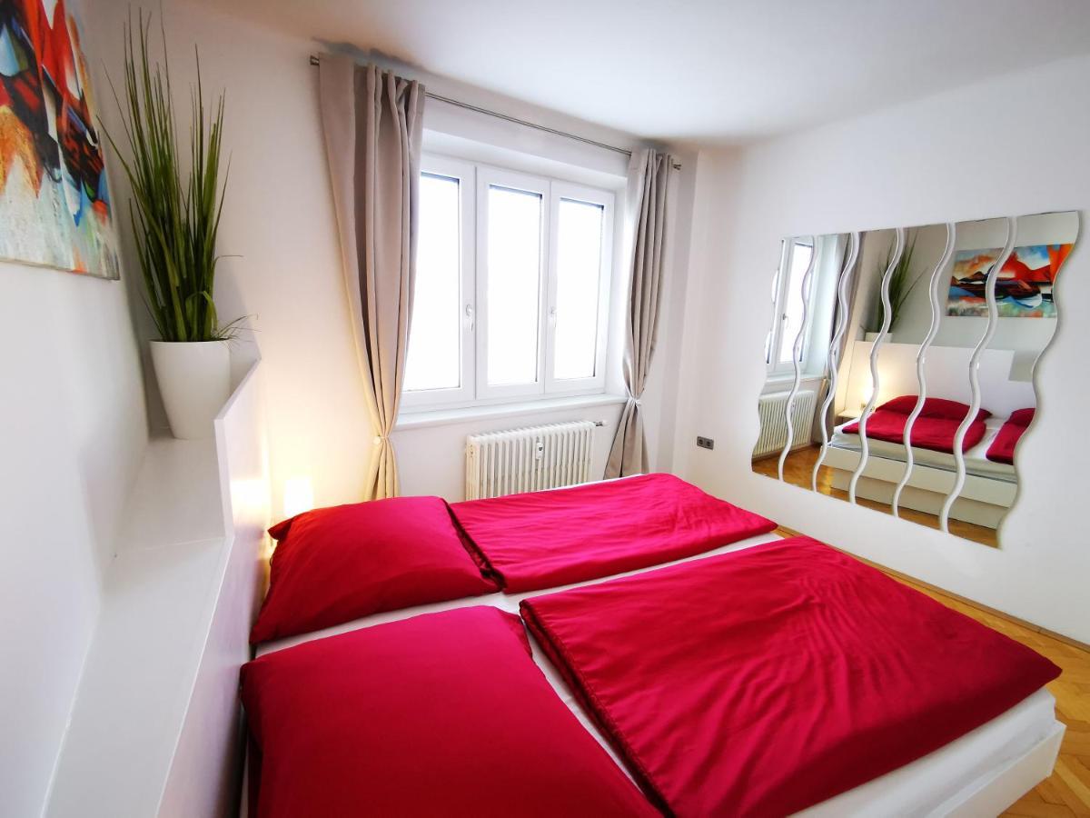 Apartment Charmante Zentrumswohnung Mit Balkon Und 80 Zoll Tv