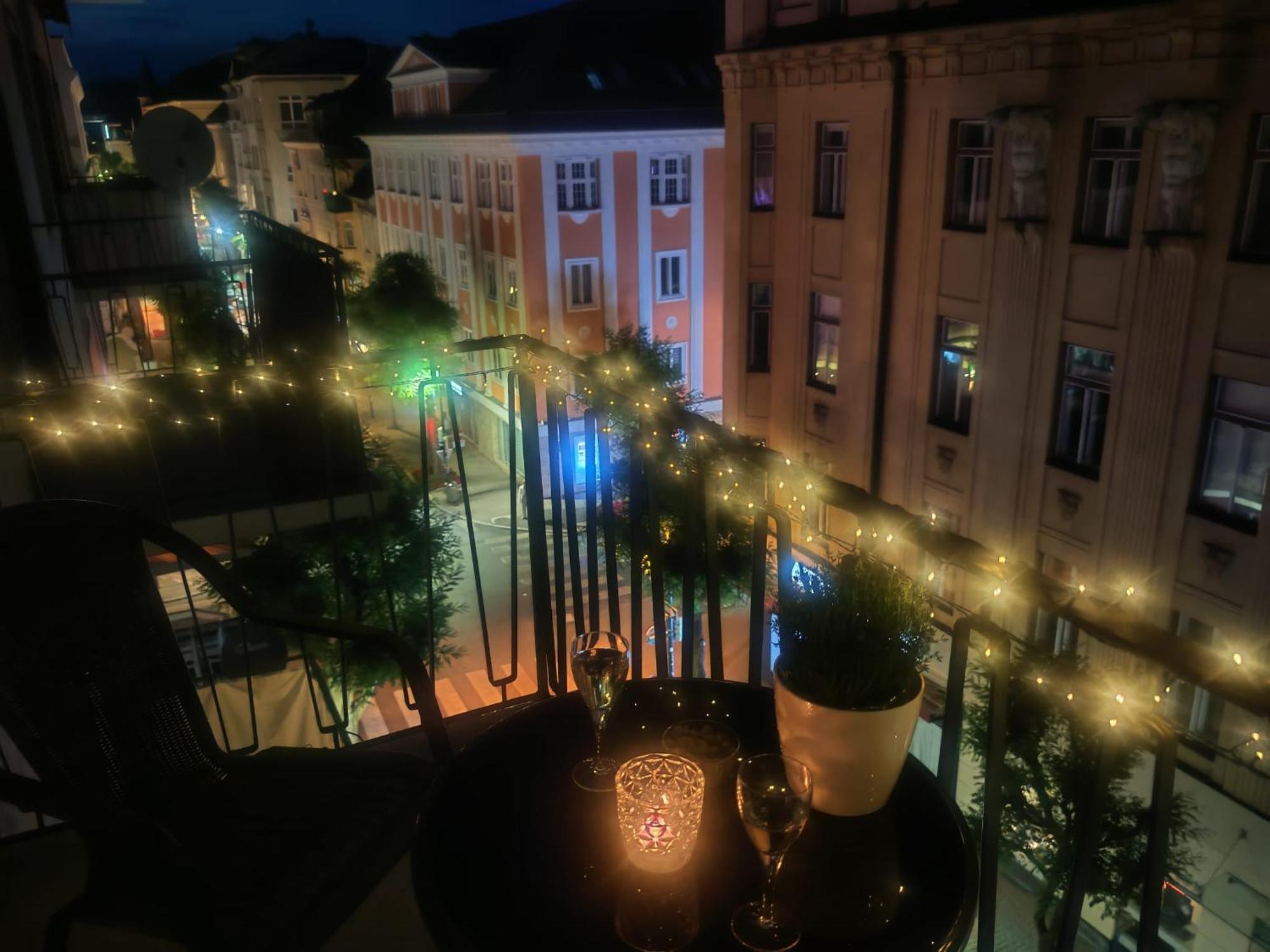 Apartamento Charmante Zentrumswohnung Mit Balkon Und 80 Zoll Tv *