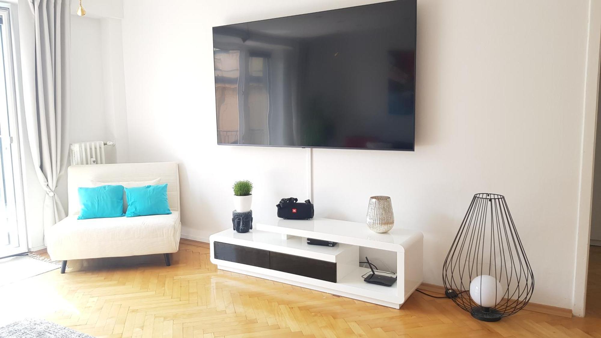 Charmante Zentrumswohnung Mit Balkon Und 80 Zoll Tv Appartement *
